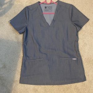 Grey FIGS Casma 3 pocket scrub top!